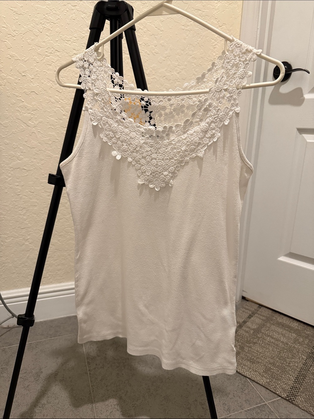 Dress Barn White Lace Yoke Camisole